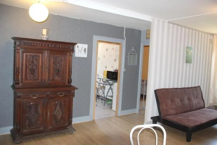 Suite Dans Les Dependances Du Chateau Agonges