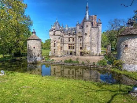 Suite Dans Les Dependances Du Chateau Agonges 0*,